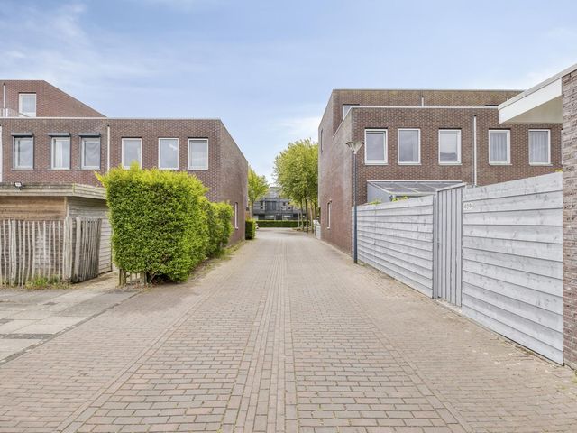 De Muy 389, Hoofddorp