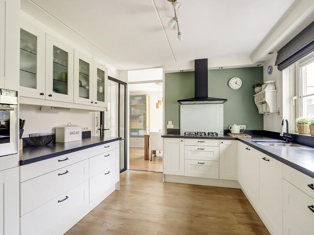 Ada van Hollandstraat 10, 'S-Heer Hendrikskinderen