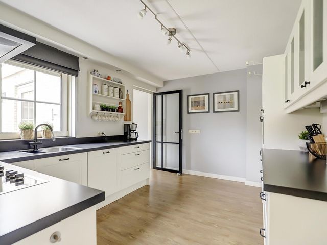 Ada van Hollandstraat 10, 'S-Heer Hendrikskinderen