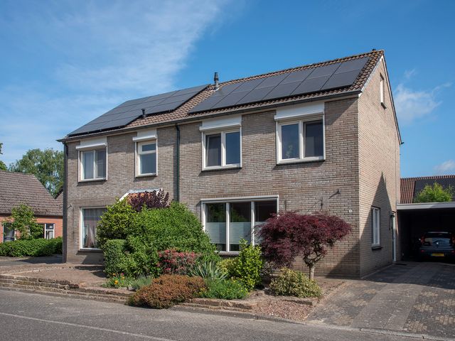 van Diepenbroekstraat 18, Ootmarsum