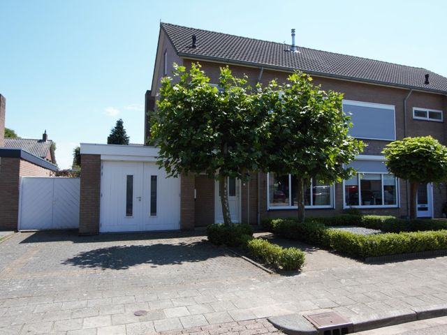 Kampstraat 18, Lomm