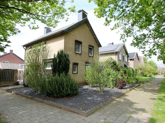 Mr. Bergerstraat 11, Broekhuizen