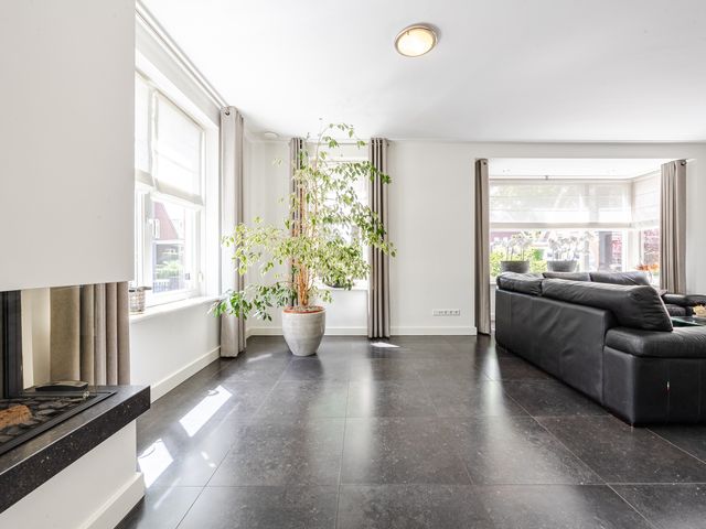 Dahliastraat 42, Made