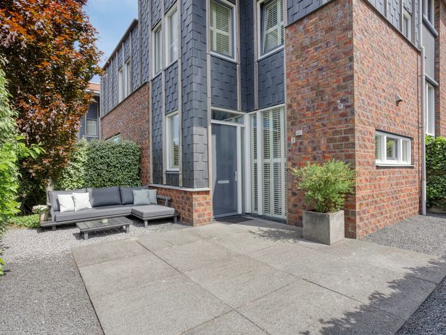 Iraklia 3, Hoofddorp