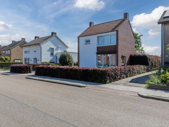Gouverneur Houbenstraat 21, Stevensweert