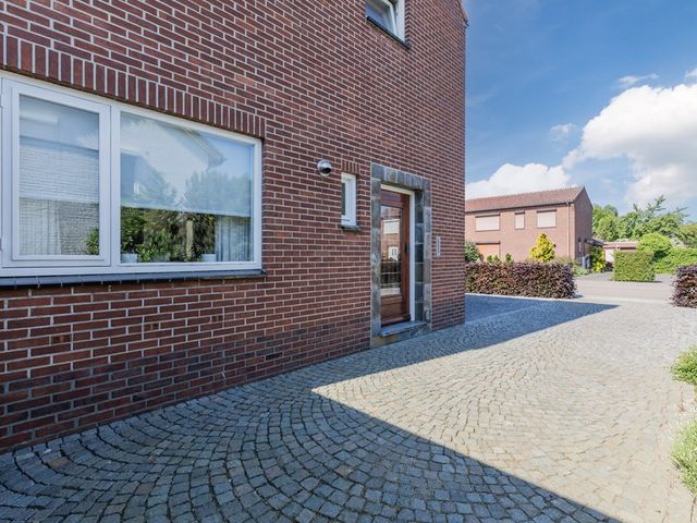 Gouverneur Houbenstraat 21, Stevensweert