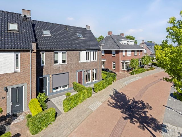 Herman de Ruijterstraat 12, Poederoijen