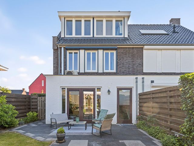 Herman de Ruijterstraat 12, Poederoijen