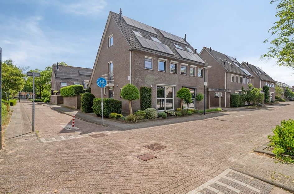 Nienke van Hichtumpad 110