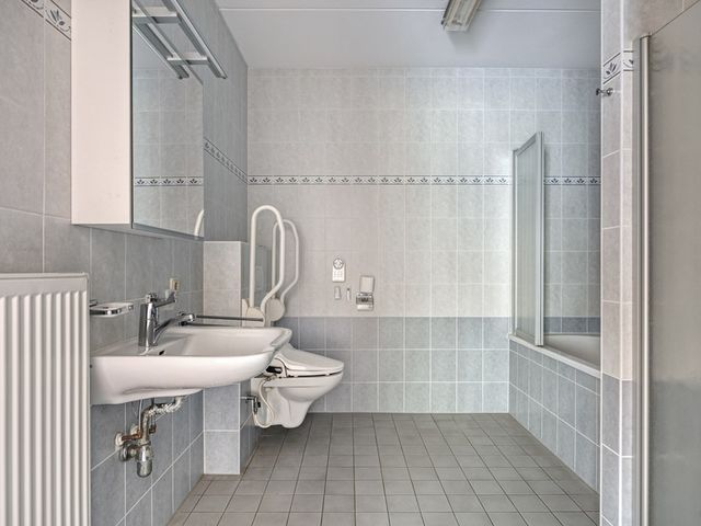 Opkamer 6, Zwaag