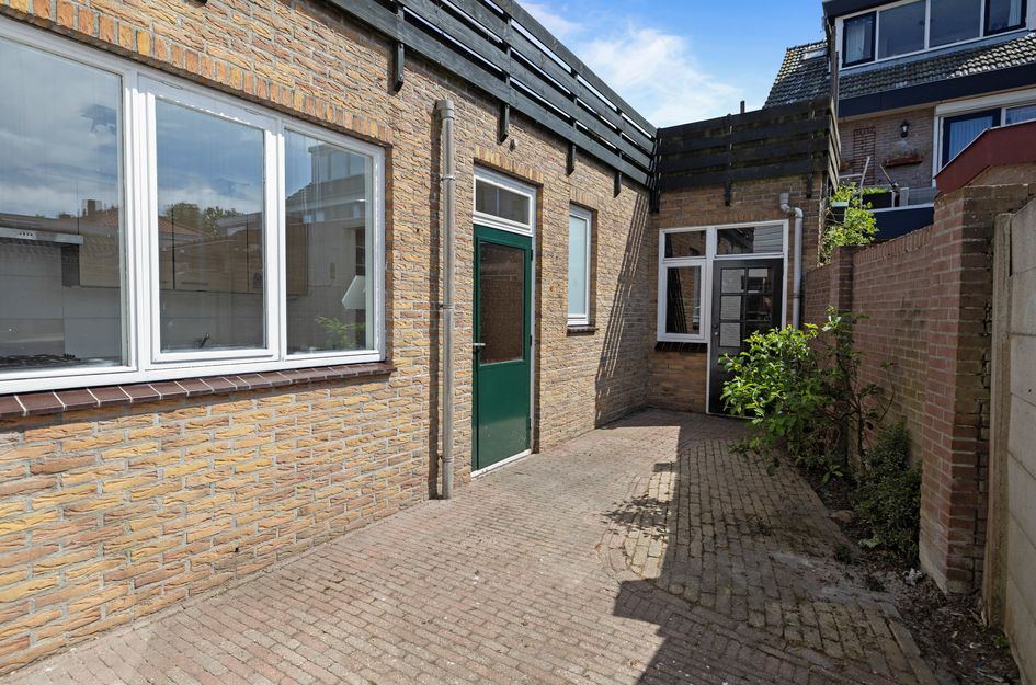 De Ruijterstraat 2