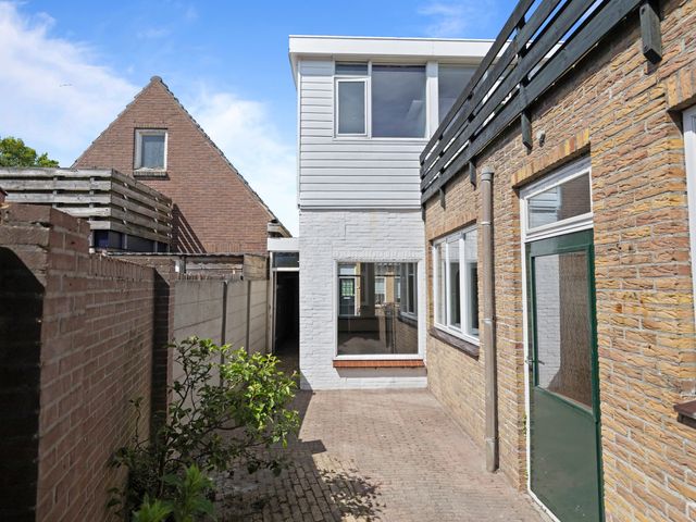 De Ruijterstraat 2, Den Helder