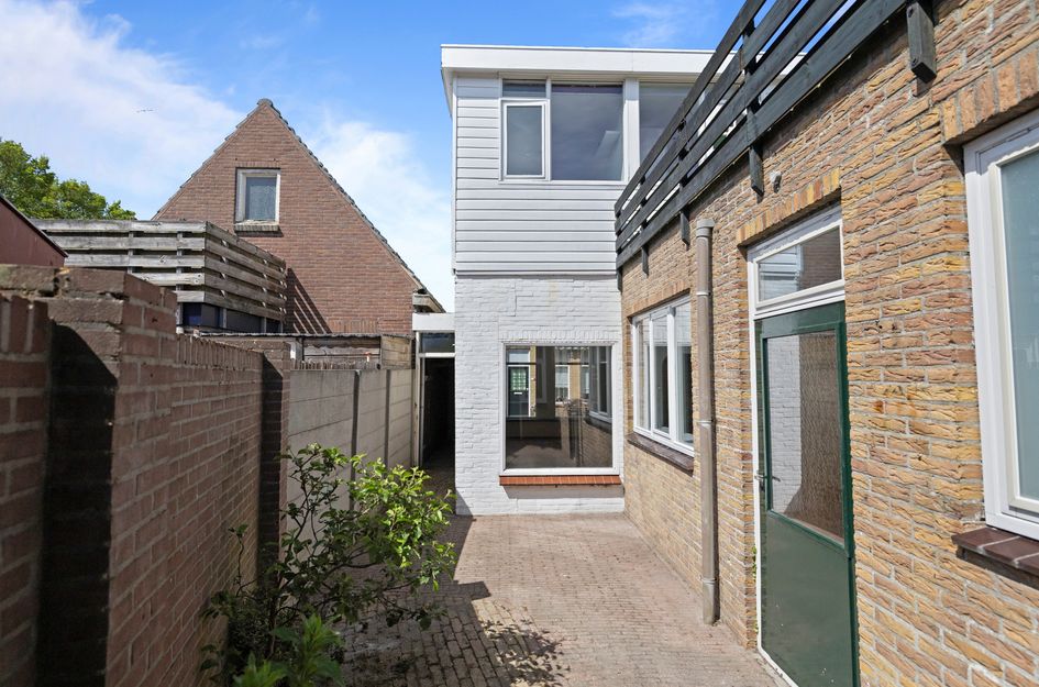 De Ruijterstraat 2