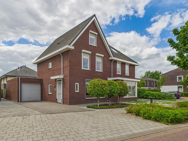 Alexander de Grotestraat 8, Hulst