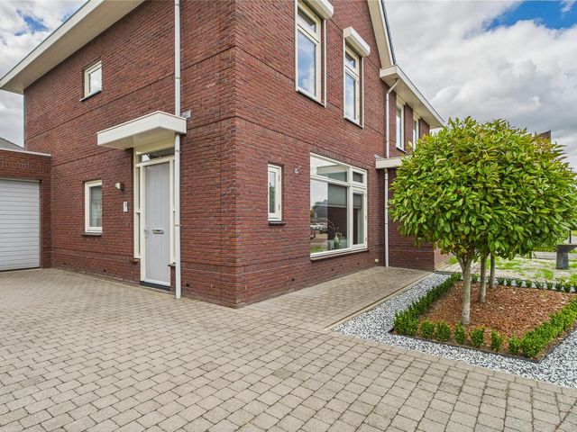 Alexander de Grotestraat 8, Hulst