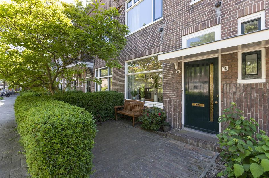 Adelheidstraat 16