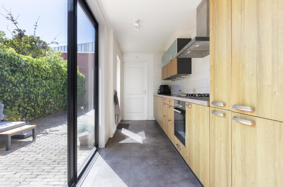 Adelheidstraat 16
