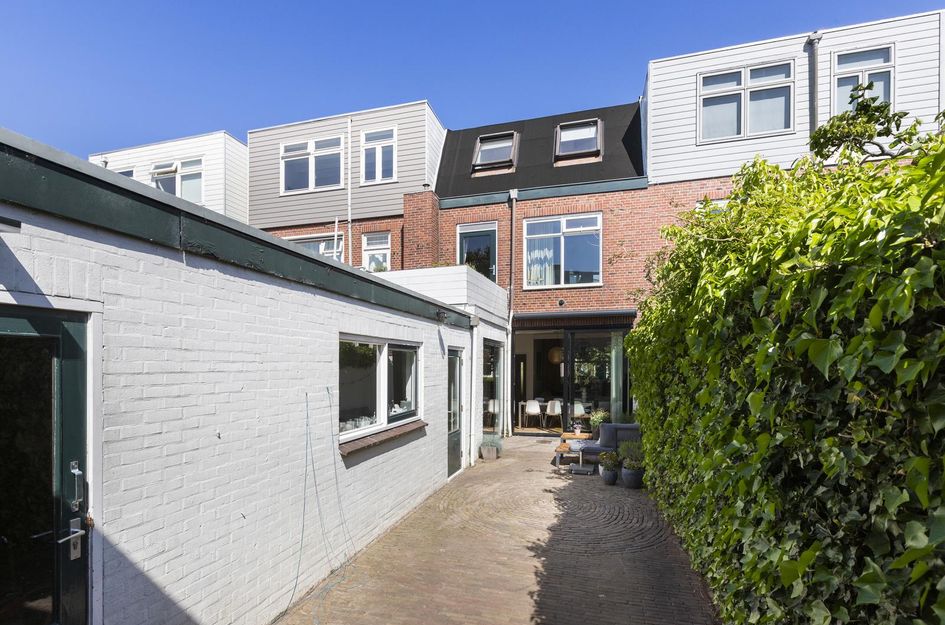 Adelheidstraat 16