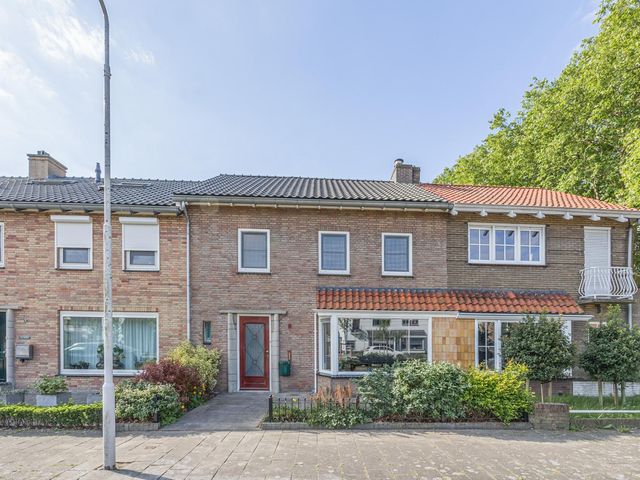 Leeuwenlaan 9, Terneuzen