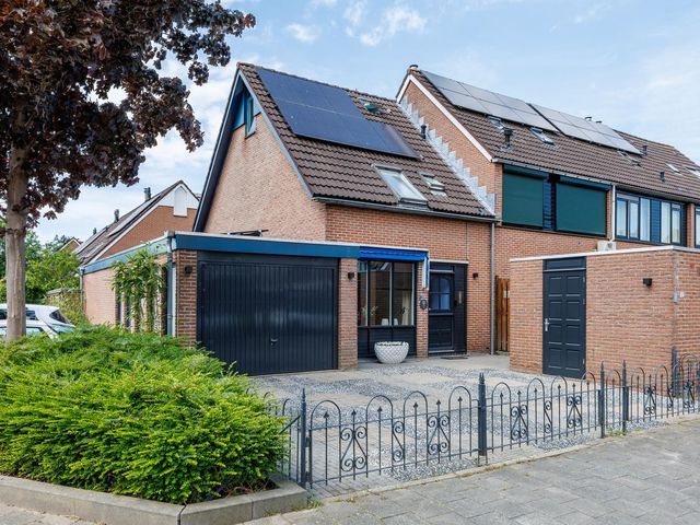 Kraaiekamp 12, Elst