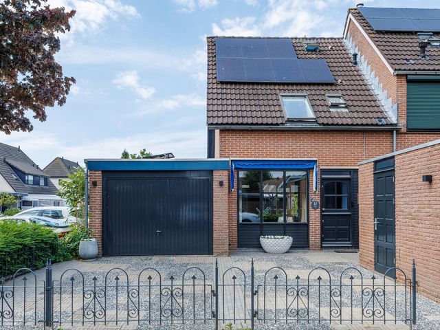Kraaiekamp 12, Elst