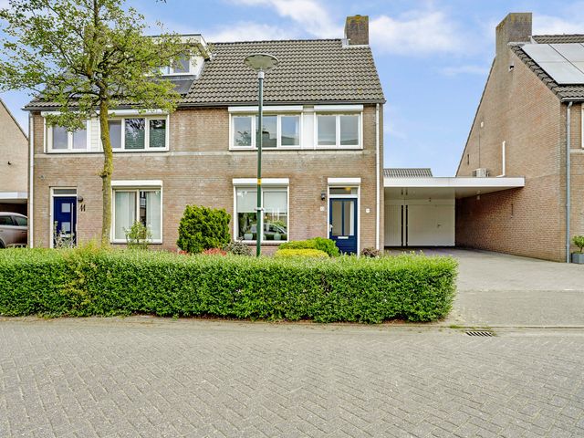 De Hoeven 13, Hapert