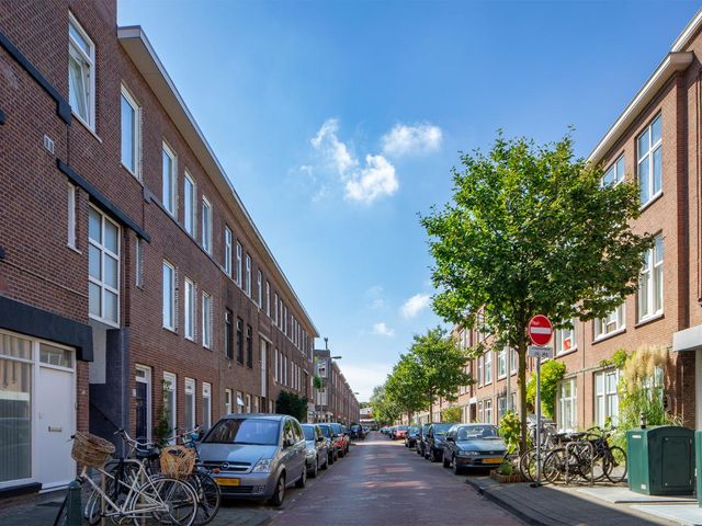 Rhododendronstraat 7, 'S-Gravenhage