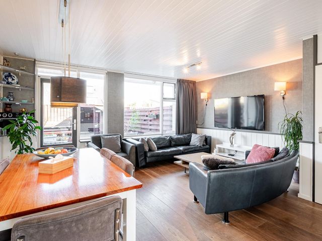 Jacques Brelweg 16, Almere