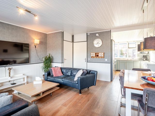 Jacques Brelweg 16, Almere