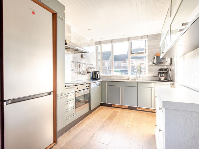 Jacques Brelweg 16, Almere