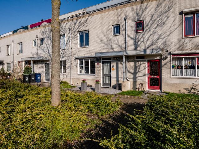 Jacques Brelweg 16, Almere