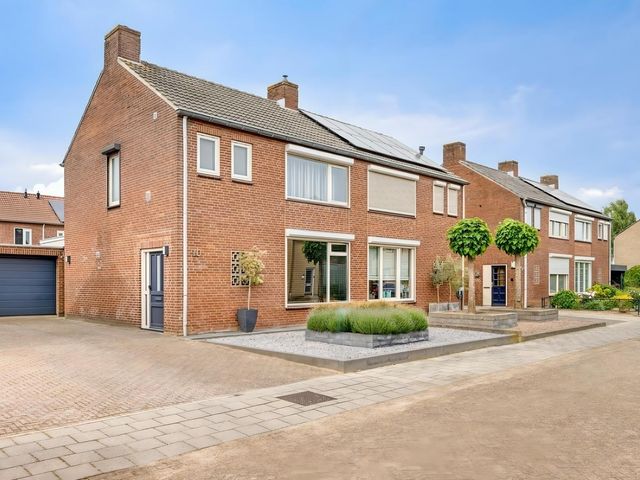 Monseigneur van Enckevoirtstraat 10, Sambeek