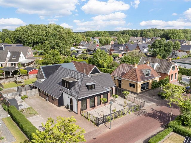 Nijewei 8, Boornbergum
