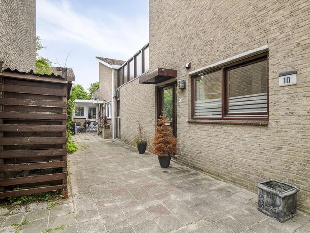 Woudveen 10, Wateringen