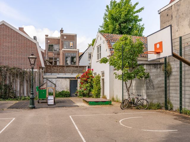 Uiterstegracht 182, Leiden