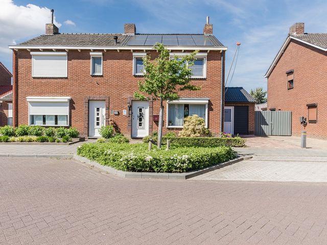 Sint Gertrudisstraat 38, Maasbracht