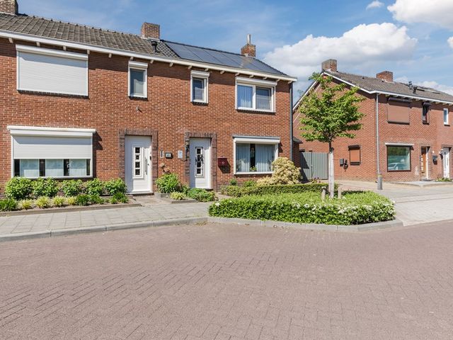 Sint Gertrudisstraat 38, Maasbracht