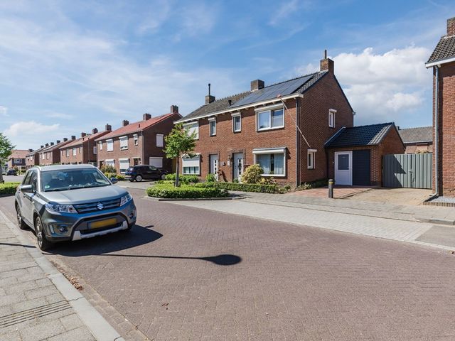 Sint Gertrudisstraat 38, Maasbracht