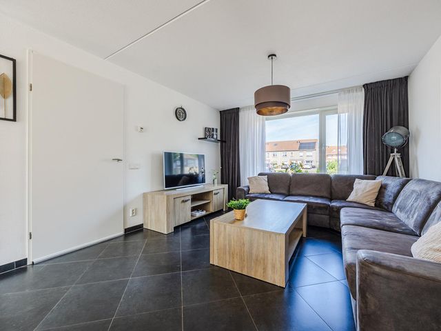 Pijnboomstraat 12, Terneuzen