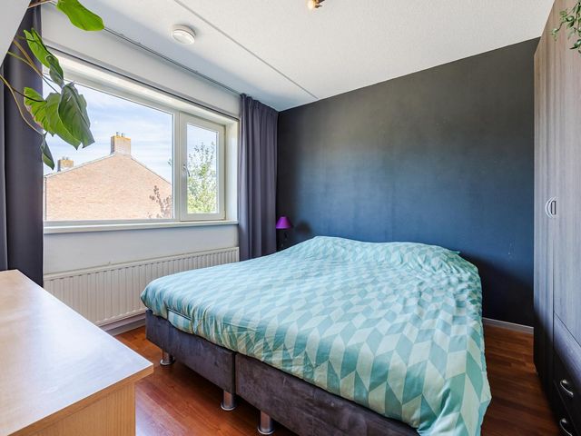 Pijnboomstraat 12, Terneuzen