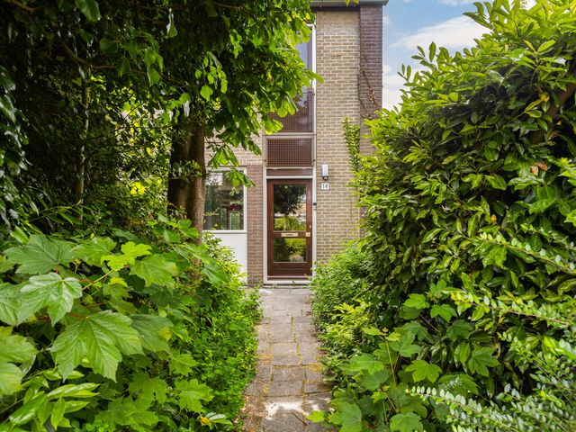 Domela Nieuwenhuisstraat 14, Papendrecht