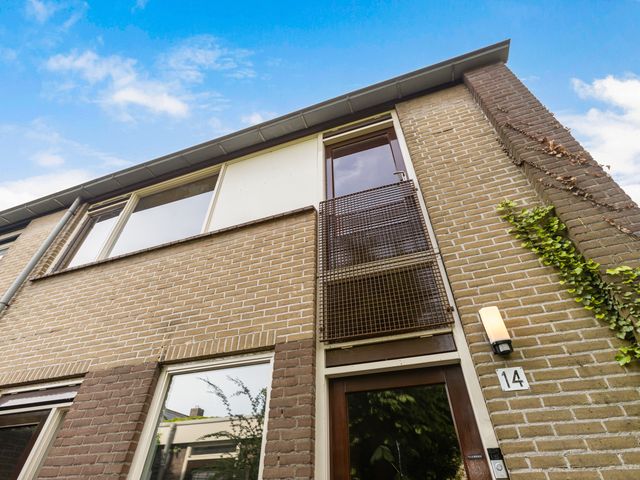 Domela Nieuwenhuisstraat 14, Papendrecht