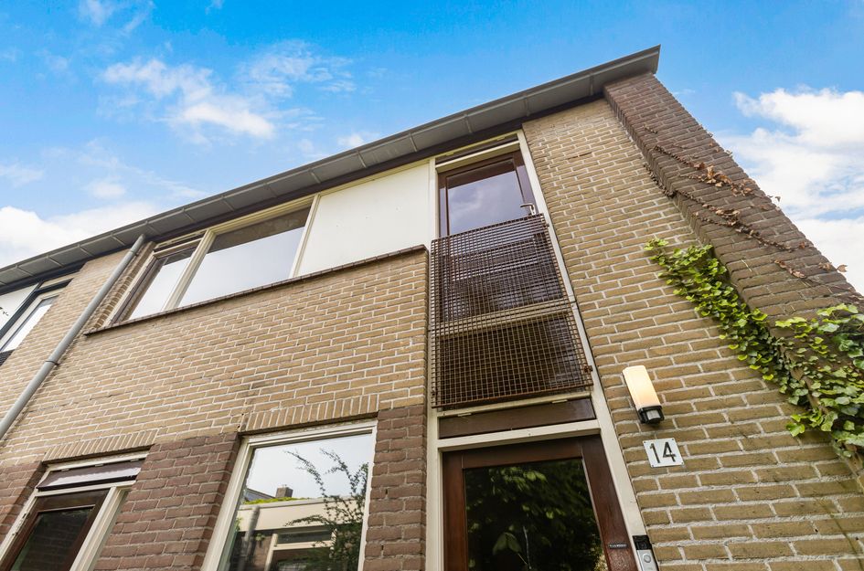 Domela Nieuwenhuisstraat 14
