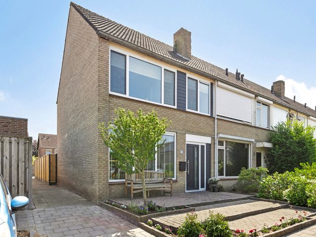 Vlierstraat 24, Steenbergen