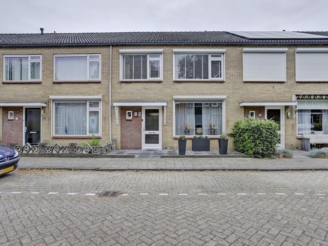 Madeliefstraat 11, Waalwijk