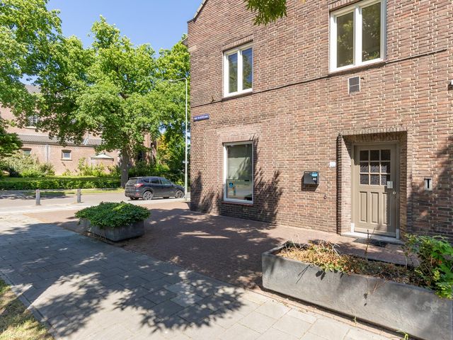 Van Veldekelaan 1A, Geleen
