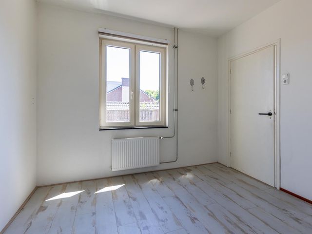 Van Veldekelaan 1A, Geleen