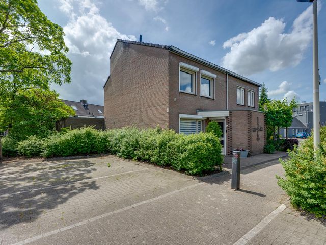 Joostveld 12, Roosendaal