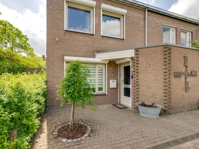 Joostveld 12, Roosendaal