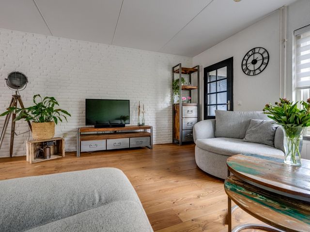 Joostveld 12, Roosendaal